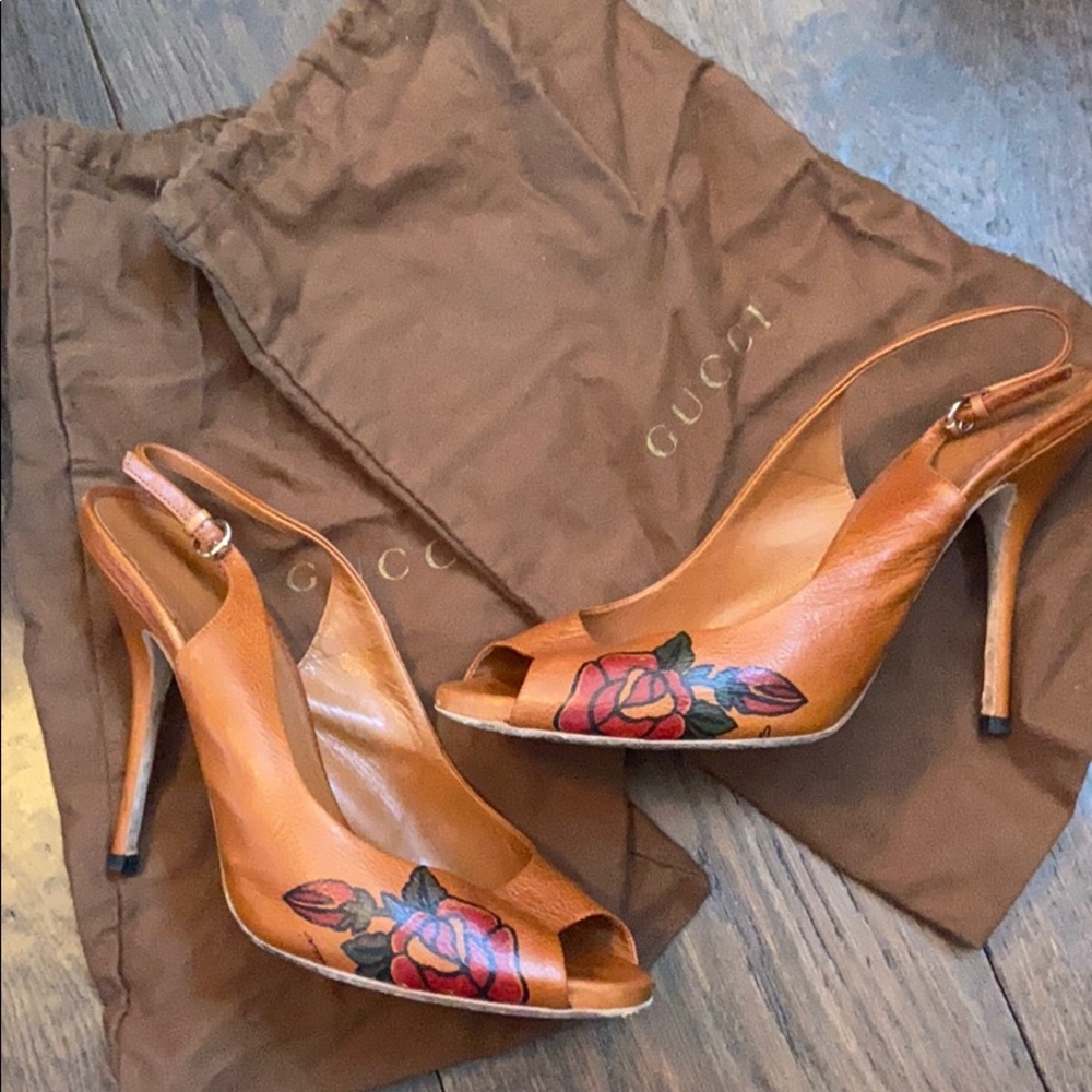 AUTH Gucci saddle brown tattoo sling back heels